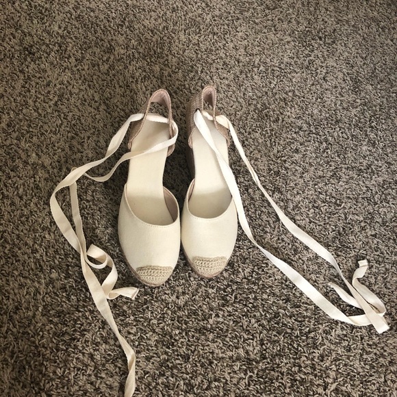 Shoes - Picture 2 of 7